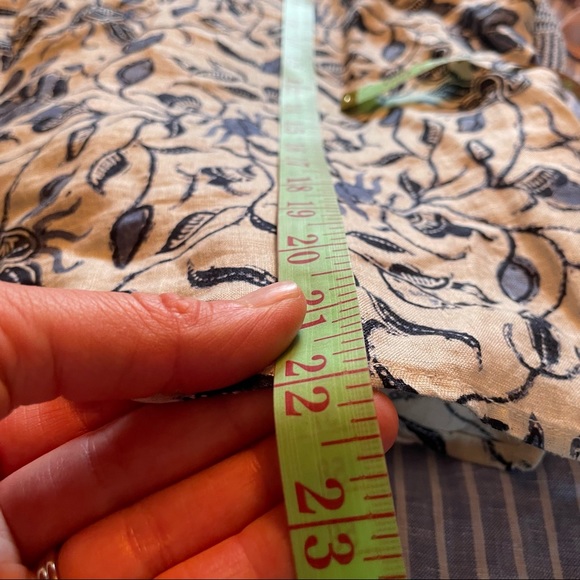 Rachel Zoe Button Back White & Blue Floral Linen Top - Picture 9 of 9